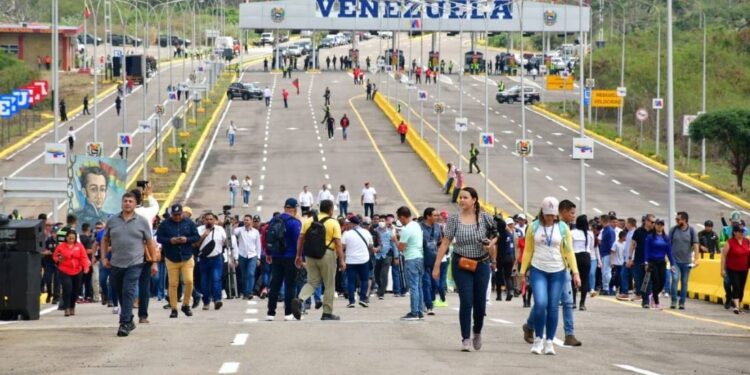 Imagen del 1 de enero de 2023, cuando se reabrió totalmente la frontera entre Colombia y Venezuela. - Foto Alcaldía de Cúcuta