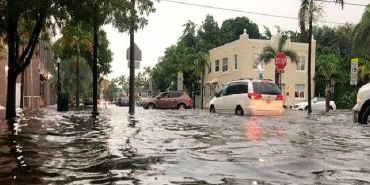 Inundaciones y vuelos cancelados por un fuerte temporal en el sur de Florida. Foto agencias.