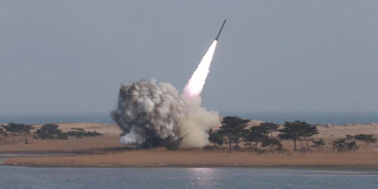Corea del Norte, misil Mar Amarillo. Foto referencial.
