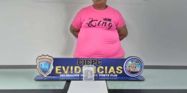 Detenida, falsa funcionaria del Cicpc. Foto cortesía