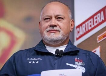 Diosdado Cabello, cartelera semanal. Foto Con el mazo