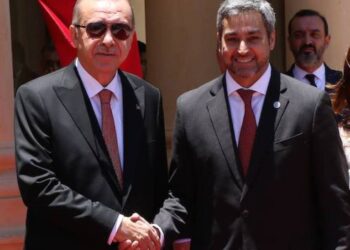 El presidente de Paraguay, Mario Abdo Benítez, y el jefe de Estado de Turquía, el islamista Recep Tayyip Erdogan,
