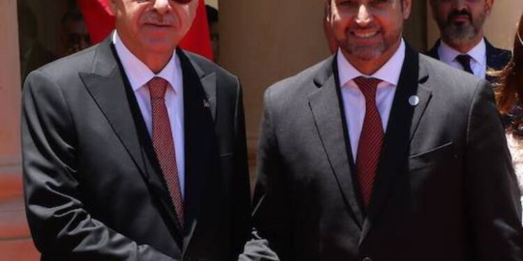 El presidente de Paraguay, Mario Abdo Benítez, y el jefe de Estado de Turquía, el islamista Recep Tayyip Erdogan,