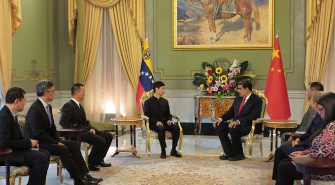 Maduro y el embajador de China. Fot @PresidencialVen