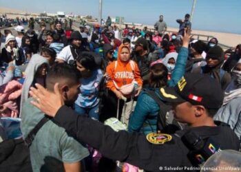 Migrantes varados en Chile y Perú. Foto agencias.