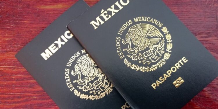 Pasaporte México. Foto de archivo.