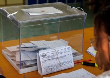 Una urna en las elecciones del 28-M España (EFE).