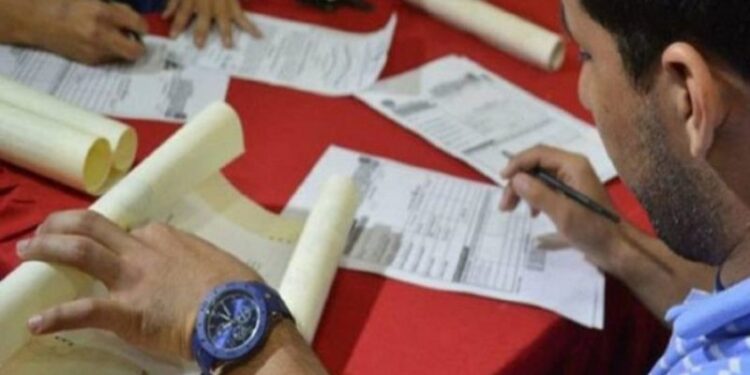 Venezolanos, apostillar documentos. Foto de archivo.
