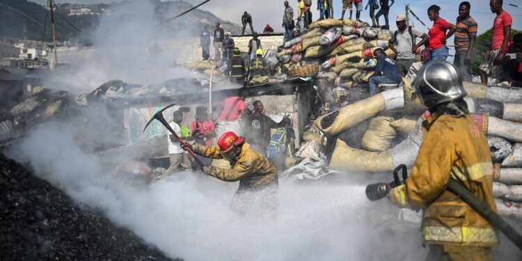 Incendio mercado en Haití / FOtO: AFP