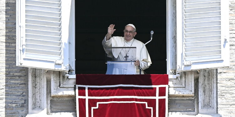 Vatican City (Vatican City State (holy See)), 25/06/2023.- Pope Francis leads his Sunday Angelus prayer from the window of his office overlooking Saint Peter's Square, Vatican City, 25 June 2023. (Papa) EFE/EPA/Riccardo Antimiani