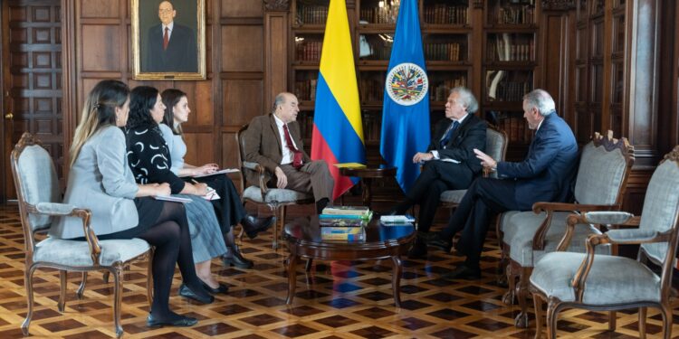 El encuentro con el Canciller Álvaro Leyva Durán, Secretario General de la OEA, Luis Almagro.