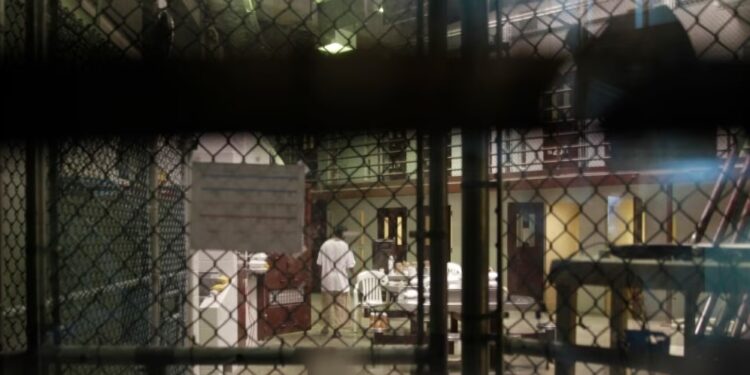 [Archivo] La investigadora Ní Aoláin dijo que se han efectuado “mejoras significativas” en la reclusión de los detenidos, pero manifestó tener preocupaciones graves sobre la detención continua de 30 hombres, de los que dijo enfrentan fuerte inseguridad, sufrimiento y ansiedad.