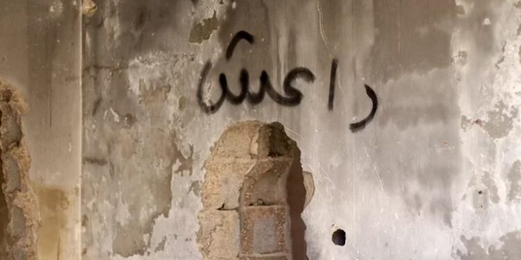 La palabra ISIS en árabe sobre una pared. REUTERS/Islam Alatrash