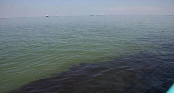 Derrames petroleros en el Lago de Maracaibo, estado Zulia. Foto Archivo.