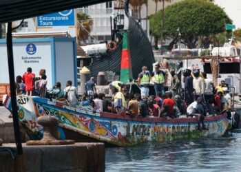 157 inmigrantes, Tenerife. Foto EFE
