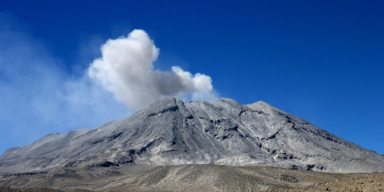 El volcán Ubinas. Foto de archivo.