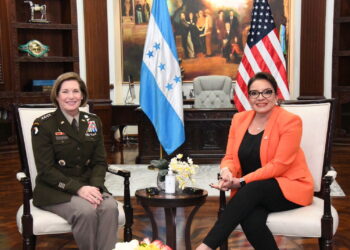 TEGUCIGALPA, Honduras (June 29, 2022) -- U.S. Army Gen. Laura Richardson, commander of U.S. Southern Command, meets with Honduran President Xiomara Castro to discuss continued security cooperation. Richardson visited Honduras to meet with senior leaders to discuss strengthening the U.S.-Honduras security partnership and to preside over Joint Task Force-Bravo’s change of command ceremony. (Photo courtesy U.S. Embassy Honduras)