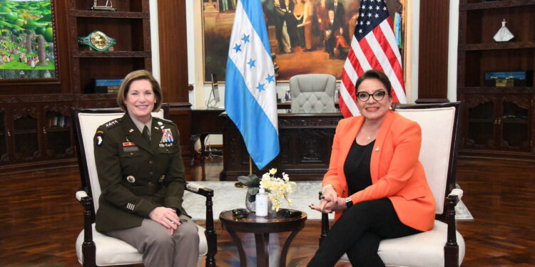 TEGUCIGALPA, Honduras (June 29, 2022) -- U.S. Army Gen. Laura Richardson, commander of U.S. Southern Command, meets with Honduran President Xiomara Castro to discuss continued security cooperation. Richardson visited Honduras to meet with senior leaders to discuss strengthening the U.S.-Honduras security partnership and to preside over Joint Task Force-Bravo’s change of command ceremony. (Photo courtesy U.S. Embassy Honduras)