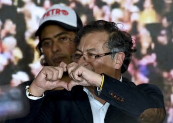 (FILES) Colombian presidential candidate for the Historic Pact coalition, Gustavo Petro, makes the shape of a heart, accompanied by his son Nicolas Petro, as he celebrates at the party headquarters in Bogota on May 29, 2022, on election day. Colombian President Gustavo Petro said on July 29, 2023, that his son Nicolas had been arrested on charges of money laundering and illicit enrichment in a scandal linked to Petro's election campaign. (Photo by YURI CORTEZ / AFP)