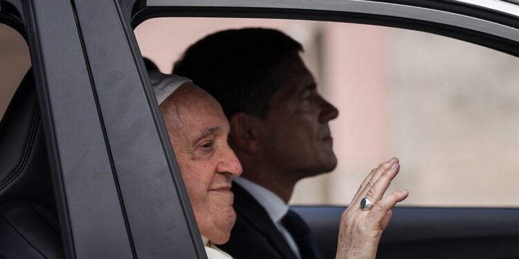 Lisbon (Portugal), 02/08/2023.- Pope Francis leaves Belem Palace after a meeting with Portugal's President Marcelo Rebelo de Sousa (not pictured) in Lisbon, Portugal, 02 August 2023. The Pontiff is in Portugal on the occasion of World Youth Day (WYD), one of the main events of the Church that gathers the Pope with youngsters from around the world, that takes place until 06 August. (Papa, Lisboa) EFE/EPA/TIAGO PETINGA / POOL