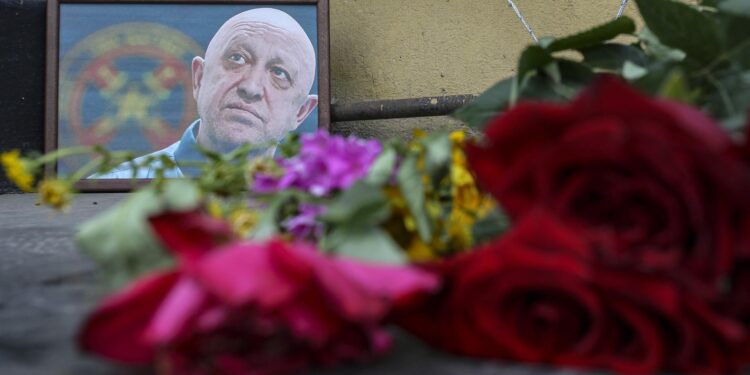 Rostov-on-don (Russian Federation), 24/08/2023.- A picture of PMC Wagner chief Yevgeny Prigozhin is seen at an informal memorial in downtown of Rostov-on Don, Russia, 24 August 2023. An investigation was launched into the crash of an aircraft in the Tver region in Russia on 23 August 2023, the Russian Federal Air Transport Agency said in a statement. Among the passengers was Wagner chief Yevgeny Prigozhin, the agency reported. (Rusia, Ucrania) EFE/EPA/STRINGER