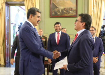 Embajador de Colombia ante Venezuela, Milton Rengifo y Nicolás Maduro.