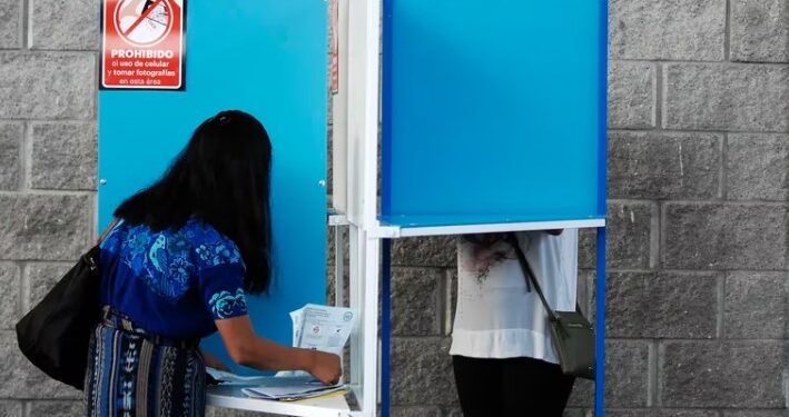 Los colegios electorales abrieron el domingo en Guatemala para las elecciones generales en las que se elegirá al próximo presidente