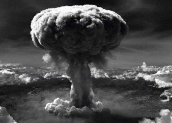 "Hace dieciséis horas un avión americano arrojó una bomba sobre Hiroshima. Consiste en el aprovechamiento de las fuerzas elementales del Universo", informó el presidente de los Estados Unidos, Harry Truman (EFE)