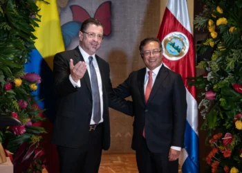 Presidente de Costa Rica, Rodrigo Chaves y su homólogo de Colombia, Gustavo Petro.