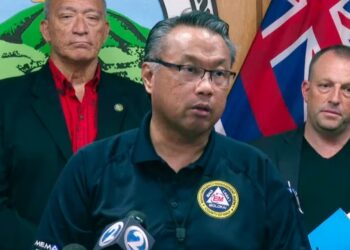 El administrador de la Agencia de Manejo de Emergencias de Maui, Herman Andaya, habla durante una conferencia de prensa en Wailuku, Hawaii, el miércoles 16 de agosto de 2023. (AP Photo/Mike Householder)