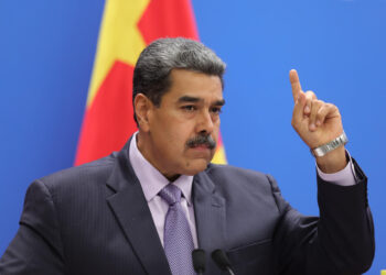 AME9216. PEKÍN (CHINA), 13/09/2023.- Fotografía cedida hoy por la oficina de Prensa del Palacio de Miraflores que muestra al presidente venezolano, Nicolas Maduro, durante la decimoséptima reunión de la Comisión Mixta de Alto Nivel entre los gobiernos de la República Popular China y la República Bolivariana de Venezuela, en Pekín (China). EFE/ PRENSA MIRAFLORES /SOLO USO EDITORIAL /SOLO DISPONIBLE PARA ILUSTRAR LA NOTICIA QUE ACOMPAÑA (CRÉDITO OBLIGATORIO)