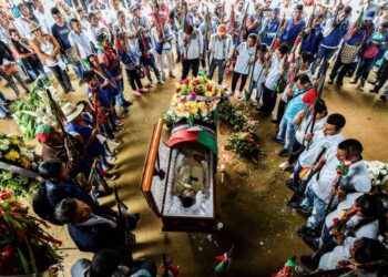 Funeral del líder indígena Edwin Dagua en el municipio de Caloto, quien fue asesinado por buscar proteger la reserva ecológica Huellas, de Colombia.