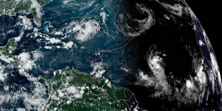 USA8809. MIAMI (FL, EEUU), 05/09/2023.- Fotografía satelital cedida por el Oficina Nacional de Administración Oceánica y Atmosférica (NOAA) a través del Centro Nacional de Huracanes (NHC) de Estados Unidos donde se muestra la localización de la tormenta tropical Lee por el Atlántico. La depresión tropical 13 que se formó este martes en el centro del Atlántico se fortaleció en las últimas horas y se transformó en la tormenta tropical Lee, que de acuerdo al Centro Nacional de Huracanes (NHC) de EE.UU. será un huracán mayor hacia finales de esta semana. EFE/NOAA-NHC /SOLO USO EDITORIAL /NO VENTAS /SOLO DISPONIBLE PARA ILUSTRAR LA NOTICIA QUE ACOMPAÑA /CRÉDITO OBLIGATORIO