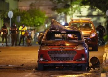 La Fiscalía de Ecuador imputó por terrorismo a los diez sospechosos de activar carros bomba en varios puntos del país. (AP)