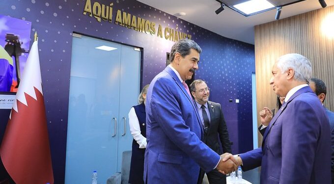 Nicolás Maduro y ministro de Estado para Asuntos Exteriores del Estado de Catar, Soltan bin Saad Al Muraikhi. Foto @PresidencialVen