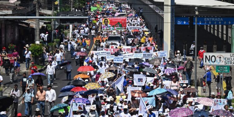People protest against President Nayib Bukele's policies and his re-election on Independence Day in San Salvador, on September 15, 2023. (Photo by Marvin RECINOS / AFP)