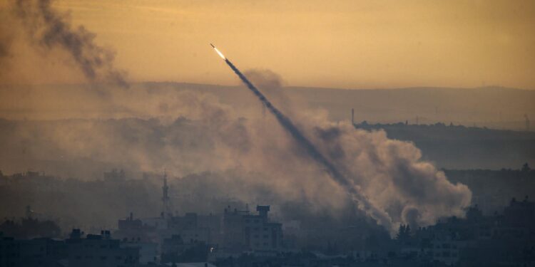 Gaza (---), 07/10/2023.- A rocket is launched from the coastal Gaza strip towards Israel by militants of the Ezz Al-Din Al Qassam militia, the military wing of Hamas movement, in Gaza City, 07 October 2023. Rocket barrages were launched from the Gaza Strip early Saturday in a surprise attack claimed by the Islamist movement Hamas. In a televised statement, the Israeli prime minister said the country is at war. EFE/EPA/MOHAMMED SABER