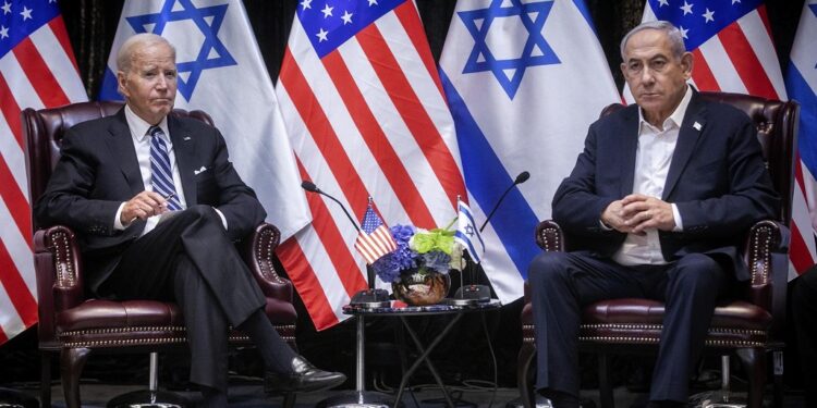 Tel Aviv (Israel), 18/10/2023.- US President Joe Biden (L) looks on during a meeting with Israeli Prime Minister Benjamin Netanyahu (R) in Tel Aviv, Israel, 18 October 2023. President Biden pledged US support for Israel and said the overnight attack on a hospital in the Gaza strip 'appears' to have been caused 'by the other team'. EFE/EPA/MIRIAM ALSTER / POOL