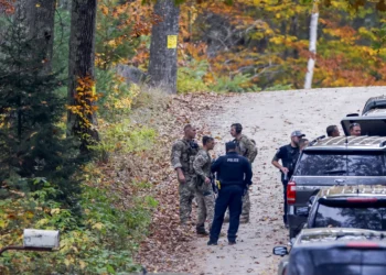 Cuerpo del sospechoso de tiroteo de Maine fue encontrado en un camión de reciclaje. Foto de EFE