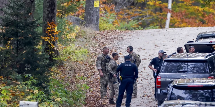 Cuerpo del sospechoso de tiroteo de Maine fue encontrado en un camión de reciclaje. Foto de EFE