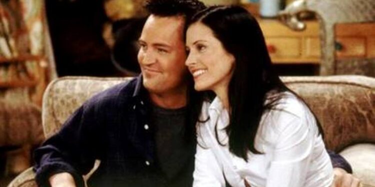 Courteney Cox y Matthew Perry. Foto captura.