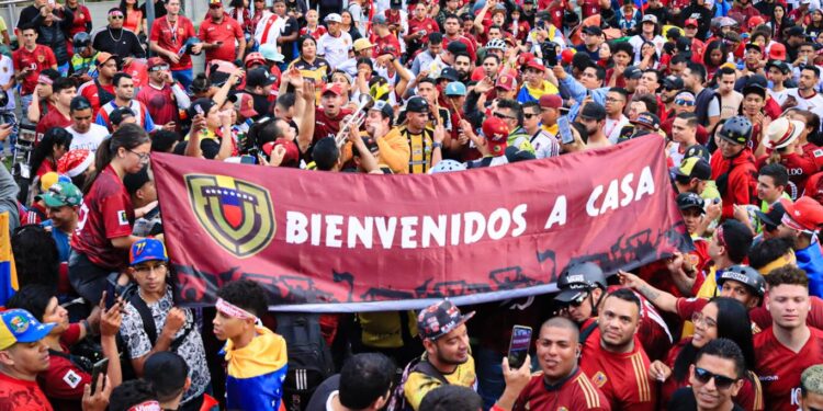 Fanáticos La Vinotinto. Foto @shneyderth