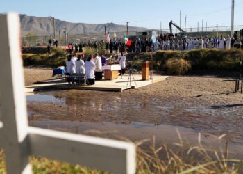 Bishops from Mexico and the US take part in the Binational Mass for the Dead Migrants at the Rio Grande river in Ciudad Juarez, Chihuahua state, Mexico on November 3, 2023. (Photo by HERIKA MARTINEZ / AFP)