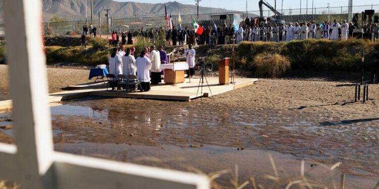 Bishops from Mexico and the US take part in the Binational Mass for the Dead Migrants at the Rio Grande river in Ciudad Juarez, Chihuahua state, Mexico on November 3, 2023. (Photo by HERIKA MARTINEZ / AFP)