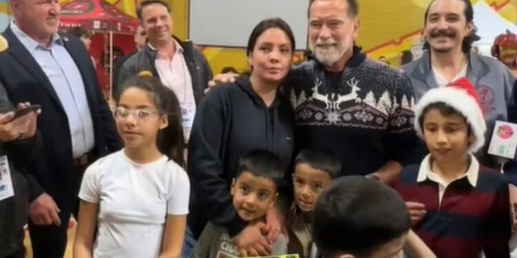 Arnold Schwarzenegger se ha dedicado por años a retribuir a la comunidad lo que le dieron durante sus primeros años como inmigrante } (Créditos: TikTok/Arnold Schwarzenegger)