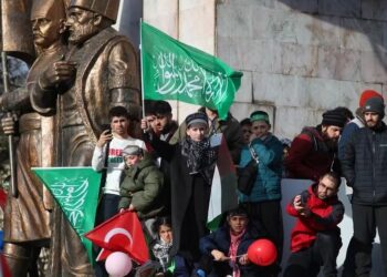 Los niños participan en una manifestación en la Franja de Gaza. REUTERSDilara Senkaya.
