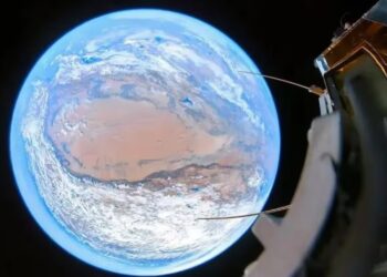 La empresa Insta360 logró un hito en la fotografía y exploración espacial al captar las primeras imágenes en 360º de la Tierra desde el espacio. (Insta360)