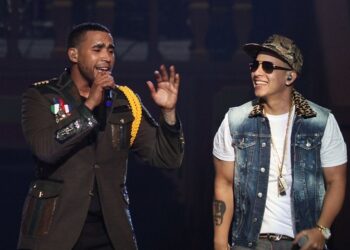 SAN JUAN, PUERTO RICO - MAY 03:  Don Omar performs with Daddy Yankee and Yandel in his concert 'Hecho en Puerto Rico' at Coliseo Jose M. Agrelot on May 3, 2013 in San Juan, Puerto Rico.  (Photo by GV Cruz/WireImage)