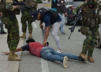 La policía arrestó a varios hombres armados después de que el presidente de Ecuador declarara un "conflicto armado interno".( GETTY IMAGES )
