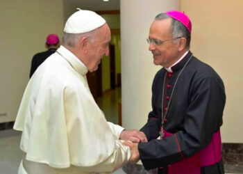 El papa Francisco y el obispo auxiliar de Managua, Silvio Báez. Foto de archivo.
